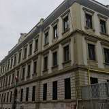 In via Suppa si trova invece dal 1928 il sobrio edificio dell�istituto comprensivo Mazzini. Eretto con urgenza quando il Comune realizz� di non avere spazio sufficiente per accogliere i piccoli studenti, conta tre livelli ed � caratterizzato da un piano centrale leggermente avanzato rispetto ai due laterali, con un fastigio di coronamento con festone e stemma